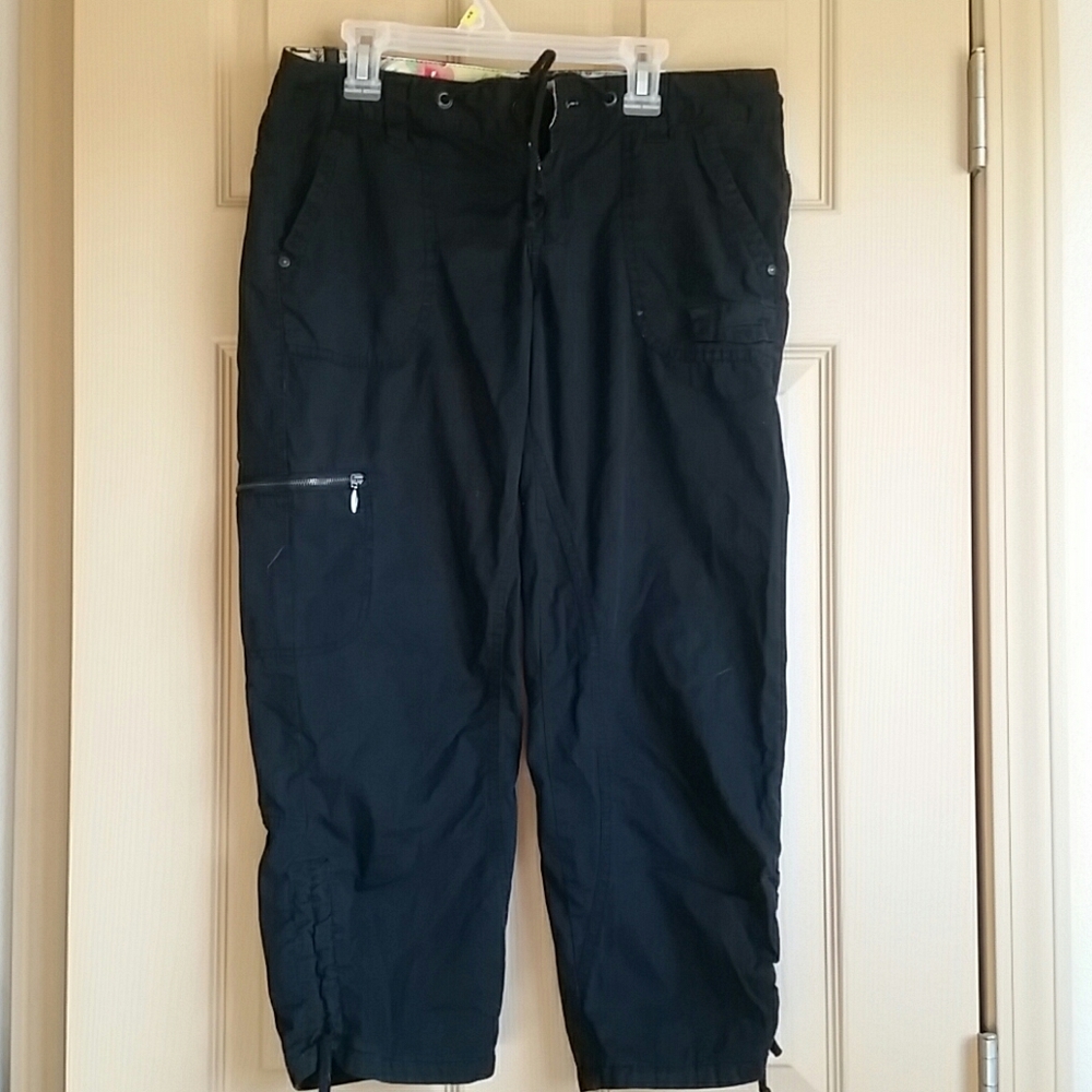 Black cargo capris